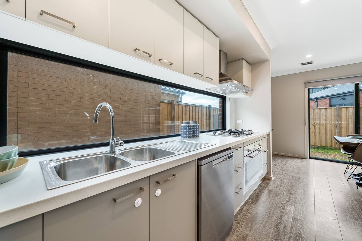 38 Surround Drive Mambourin - Residential for sale