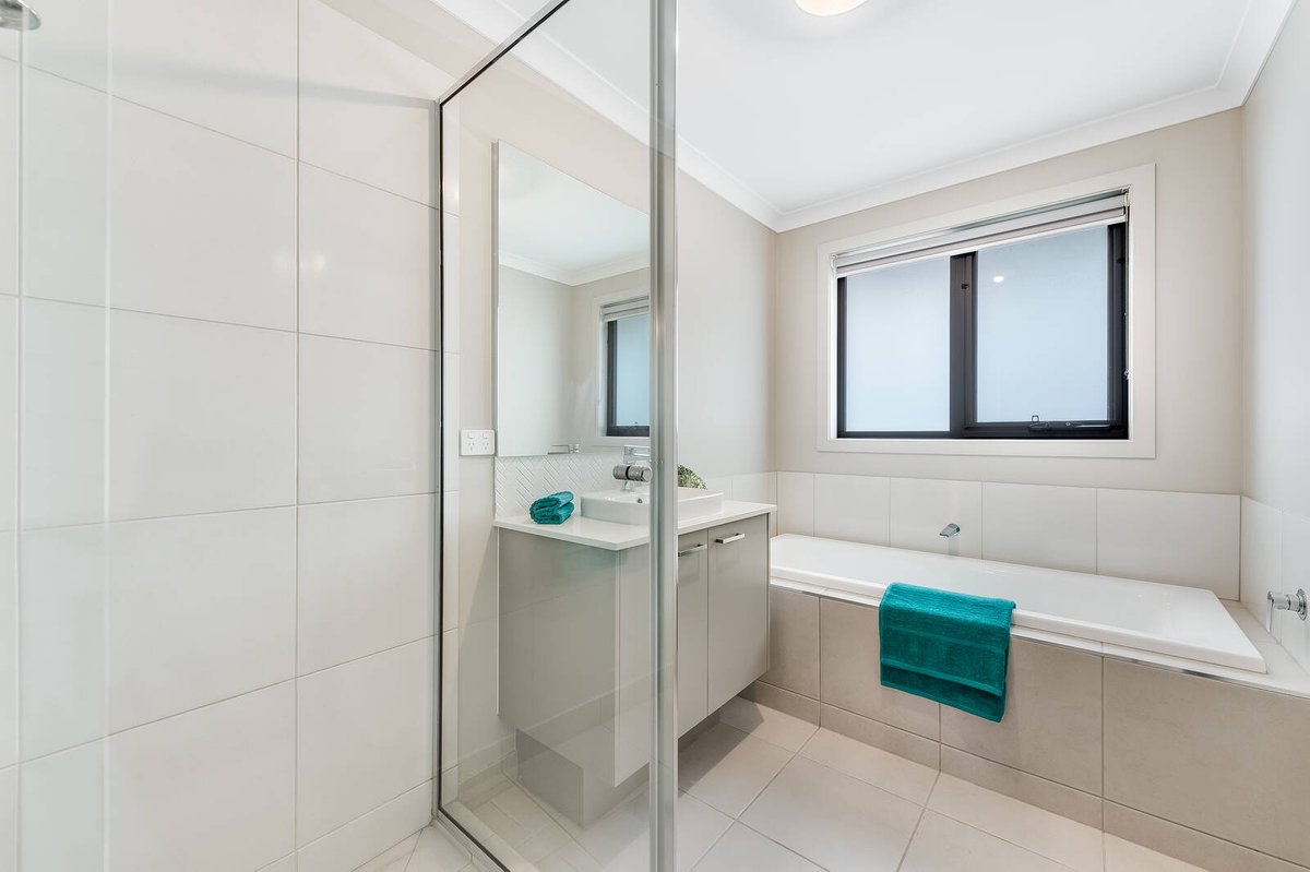 38 Surround Drive Mambourin - Residential for sale