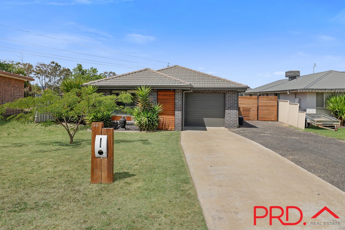 39 Nowland Crescent, TAMWORTH NSW 2340