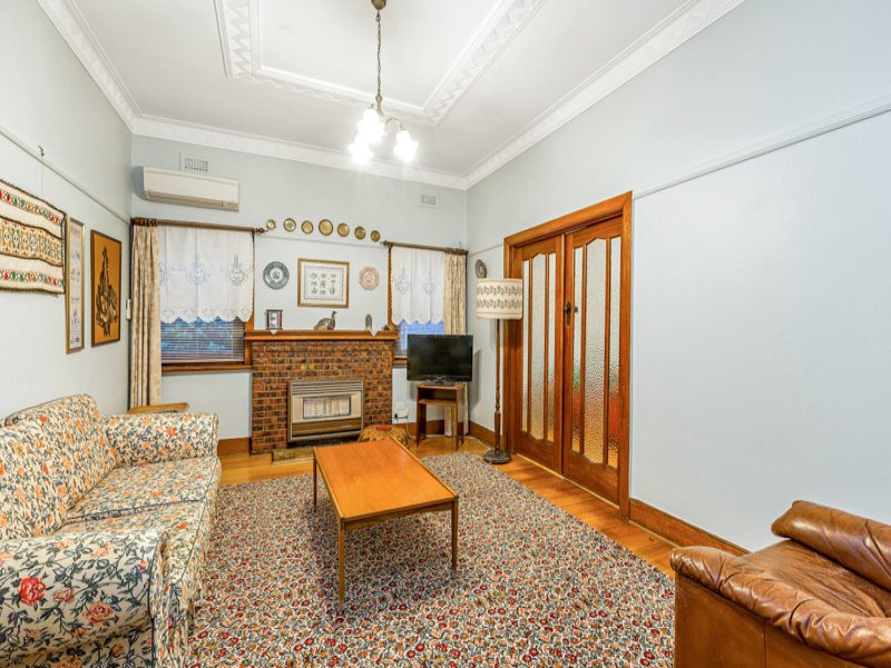 393 geelong Road KINGSVILLE - Residential for sale