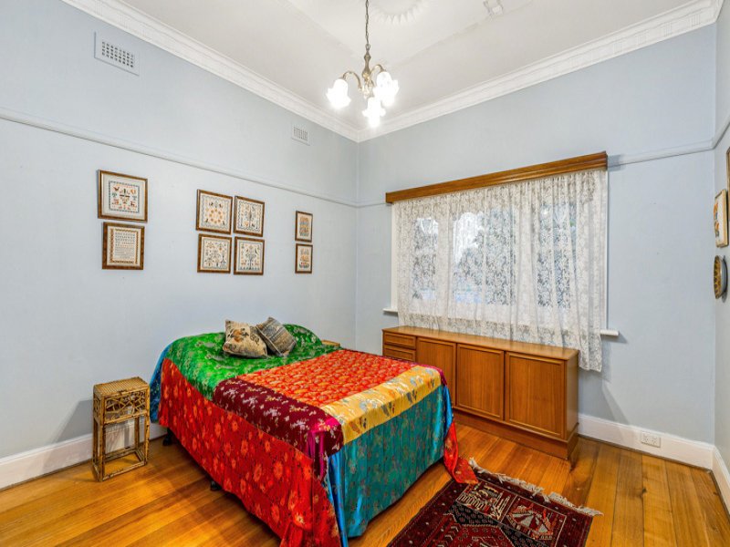 393 geelong Road KINGSVILLE - Residential for sale