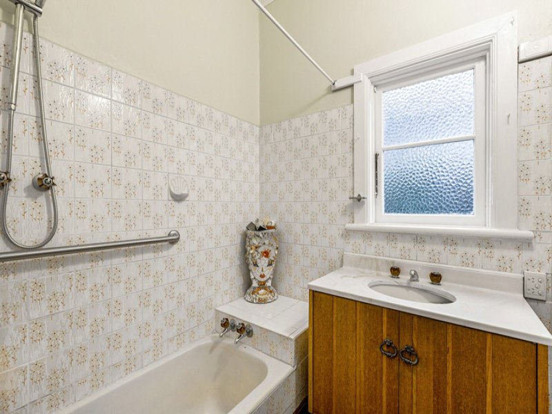 393 geelong Road KINGSVILLE - Residential for sale