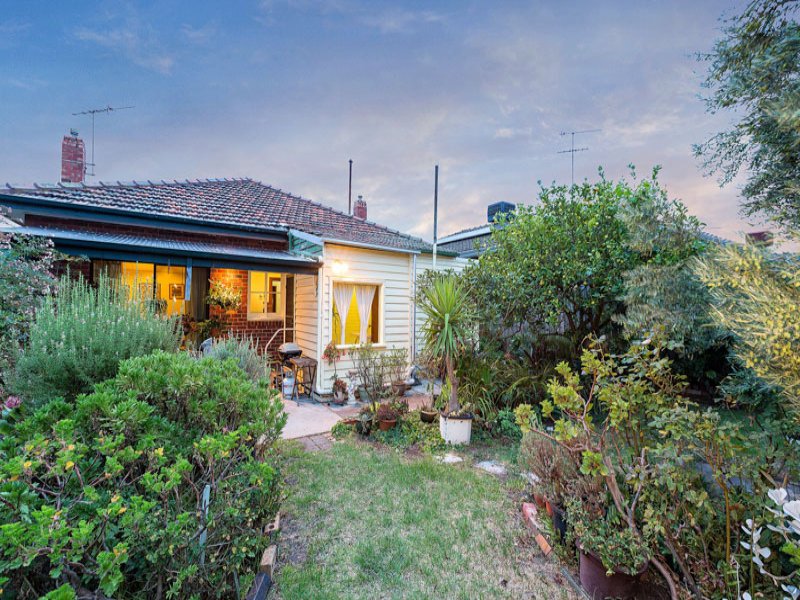 393 geelong Road KINGSVILLE - Residential for sale