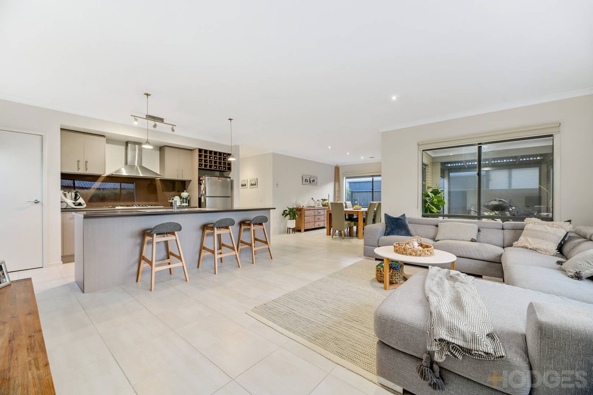 4 Camolina Way Clyde North - Residential for sale