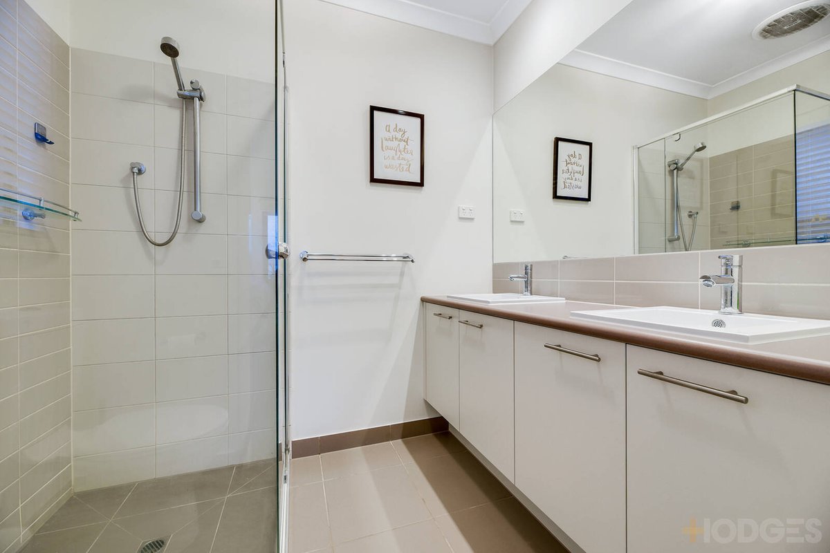 4 Camolina Way Clyde North - Residential for sale