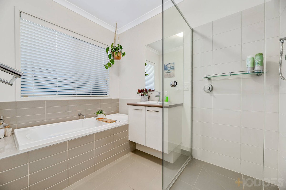 4 Camolina Way Clyde North - Residential for sale