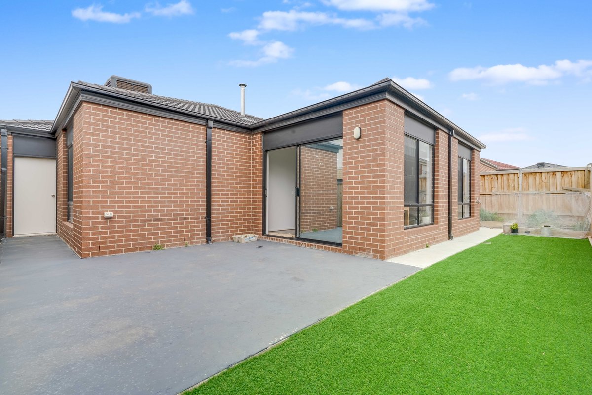 4 Chapelton Way Werribee - Residential for sale