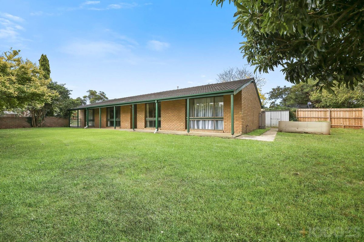 4 Dearing Avenue Cranbourne - Residential for sale