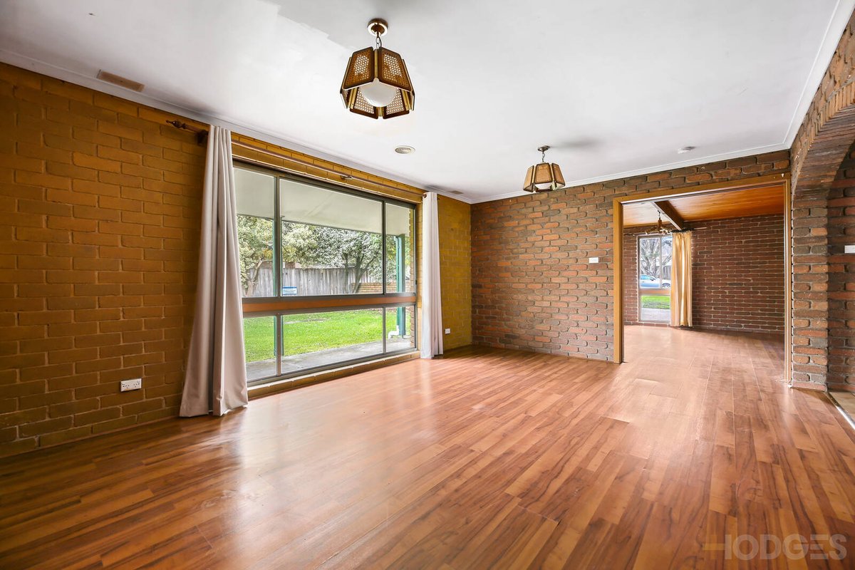 4 Dearing Avenue Cranbourne - Residential for sale