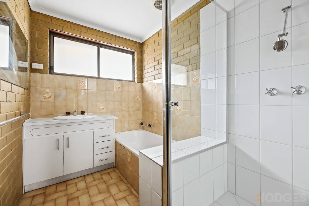 4 Dearing Avenue Cranbourne - Residential for sale
