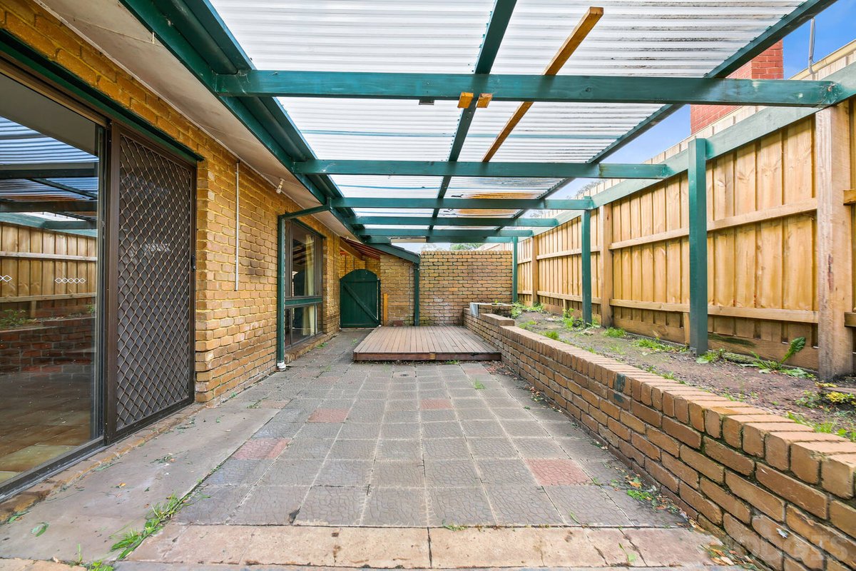 4 Dearing Avenue Cranbourne - Residential for sale