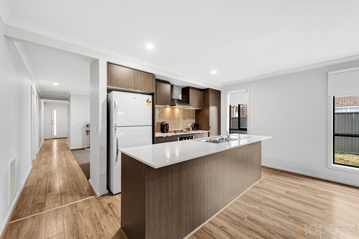 4 Hansel Drive Werribee - Residential for sale