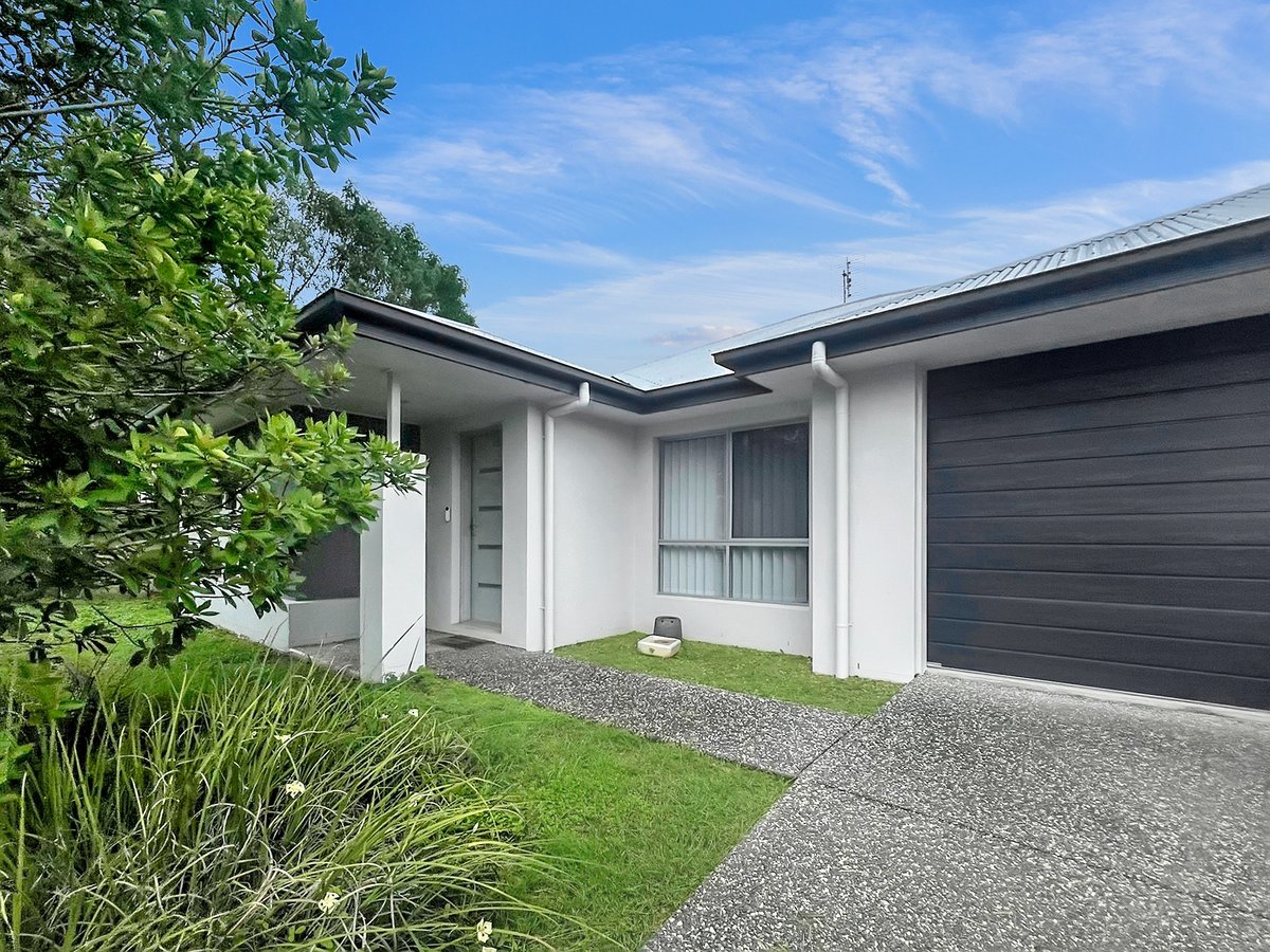 4 Josephine Street, BOYNE ISLAND QLD 4680