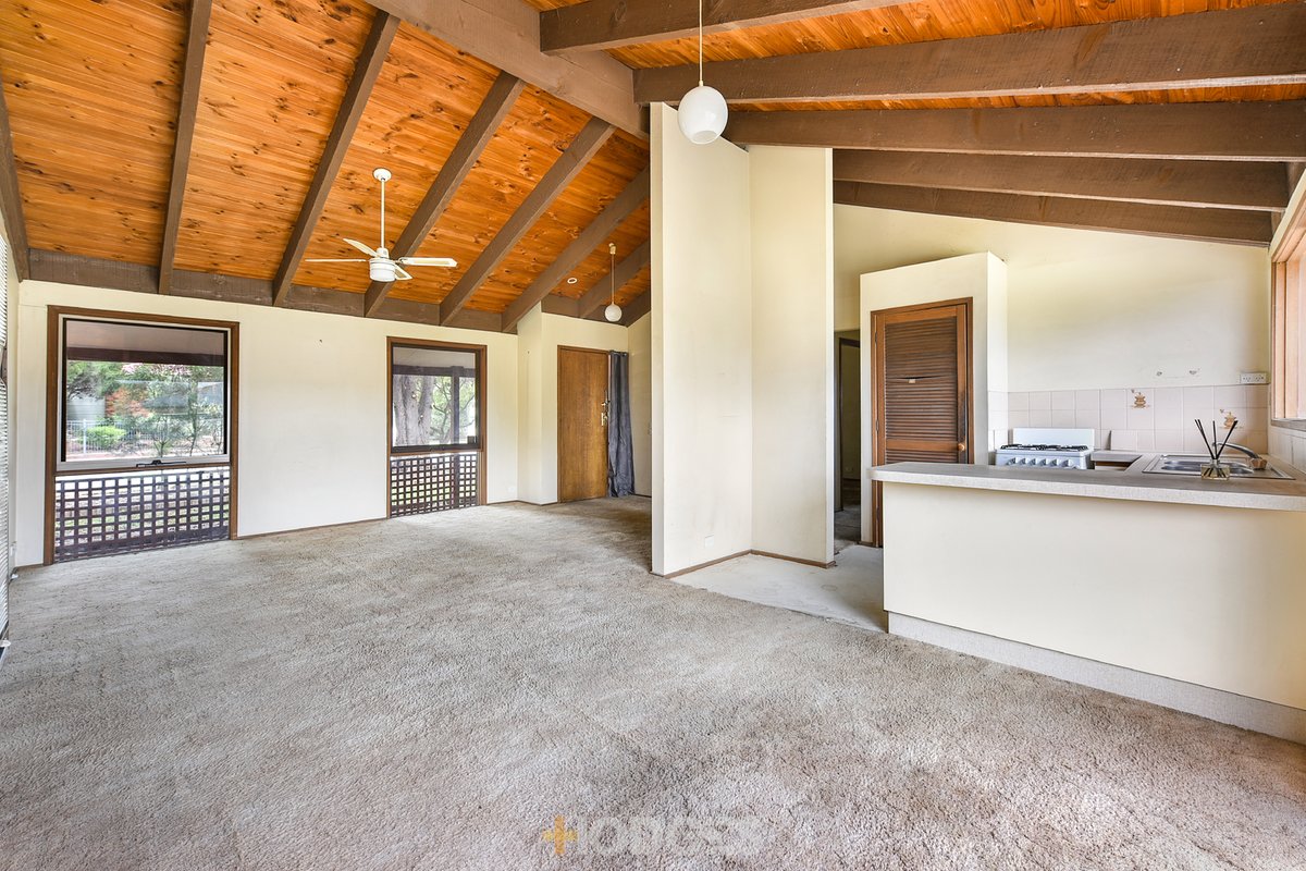 4 Lachlan Close Cranbourne North - Residential for sale