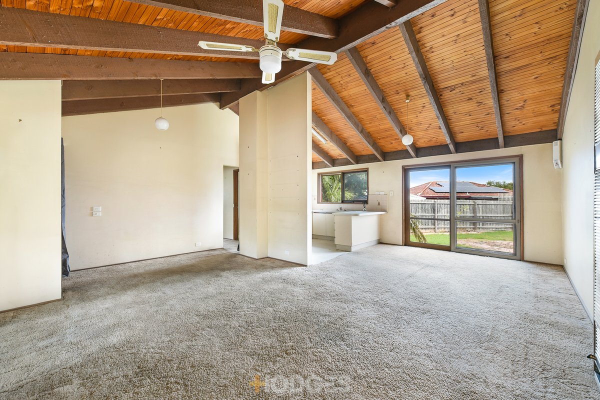 4 Lachlan Close Cranbourne North - Residential for sale