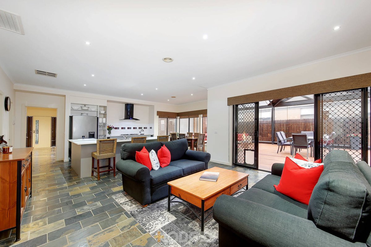 4 Mokoan Close Manor Lakes - Residential for sale