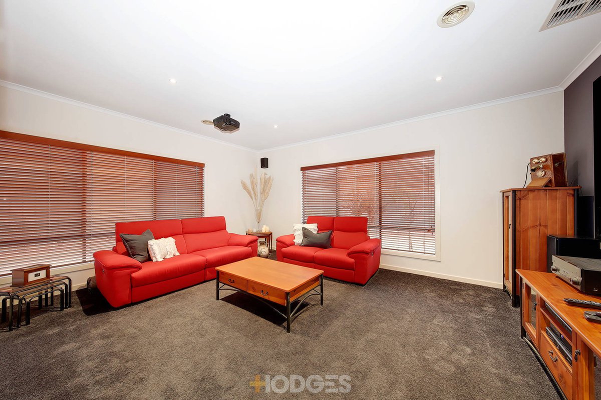 4 Mokoan Close Manor Lakes - Residential for sale