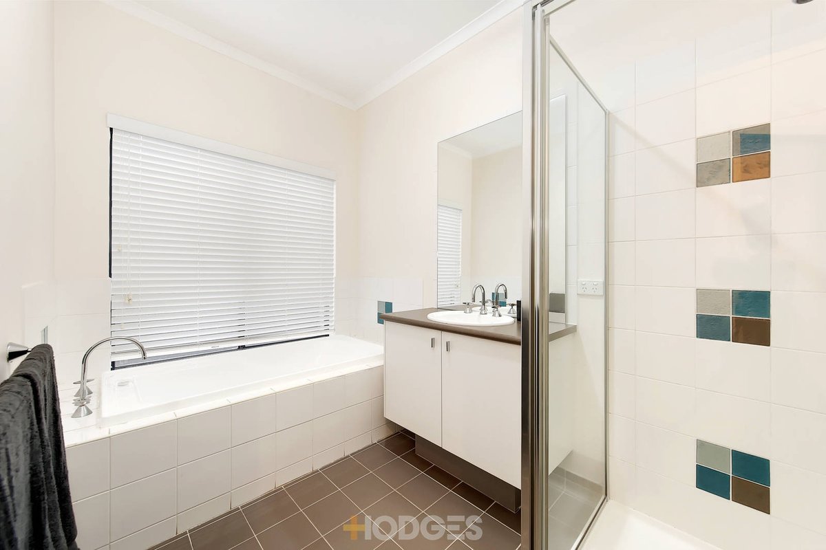 4 Mokoan Close Manor Lakes - Residential for sale