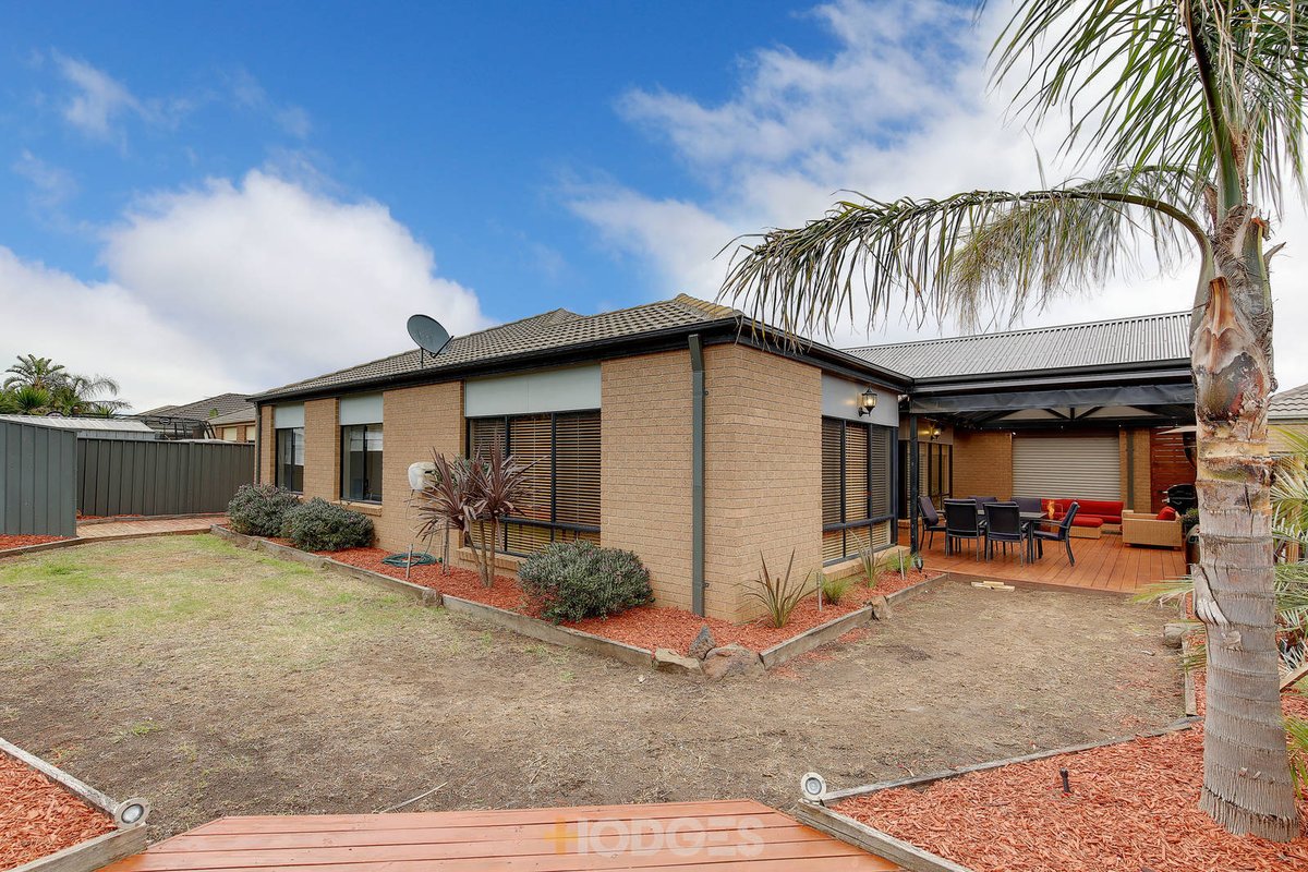 4 Mokoan Close Manor Lakes - Residential for sale