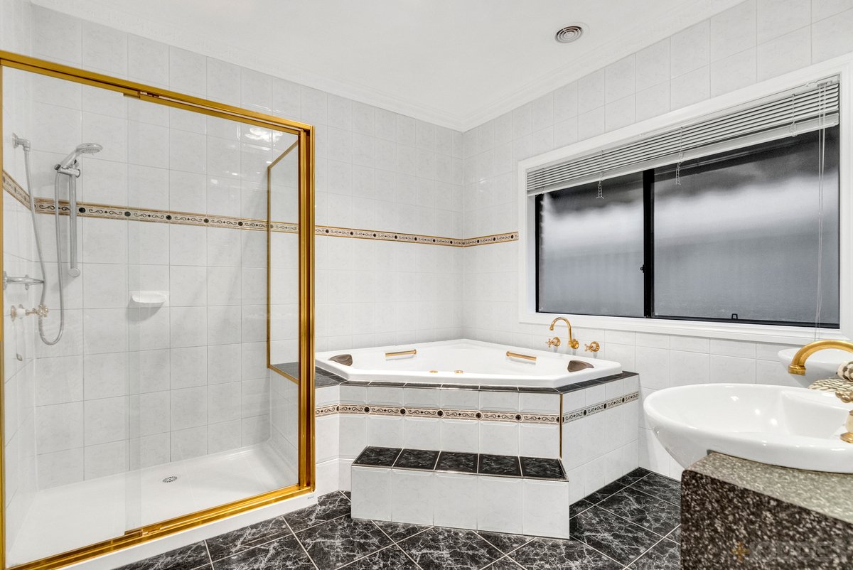 4 Palm Grove Boulevard Aspendale Gardens - Residential for sale