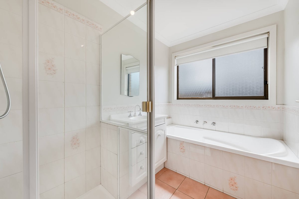 4 Snowgum Court Hoppers Crossing - Residential for sale
