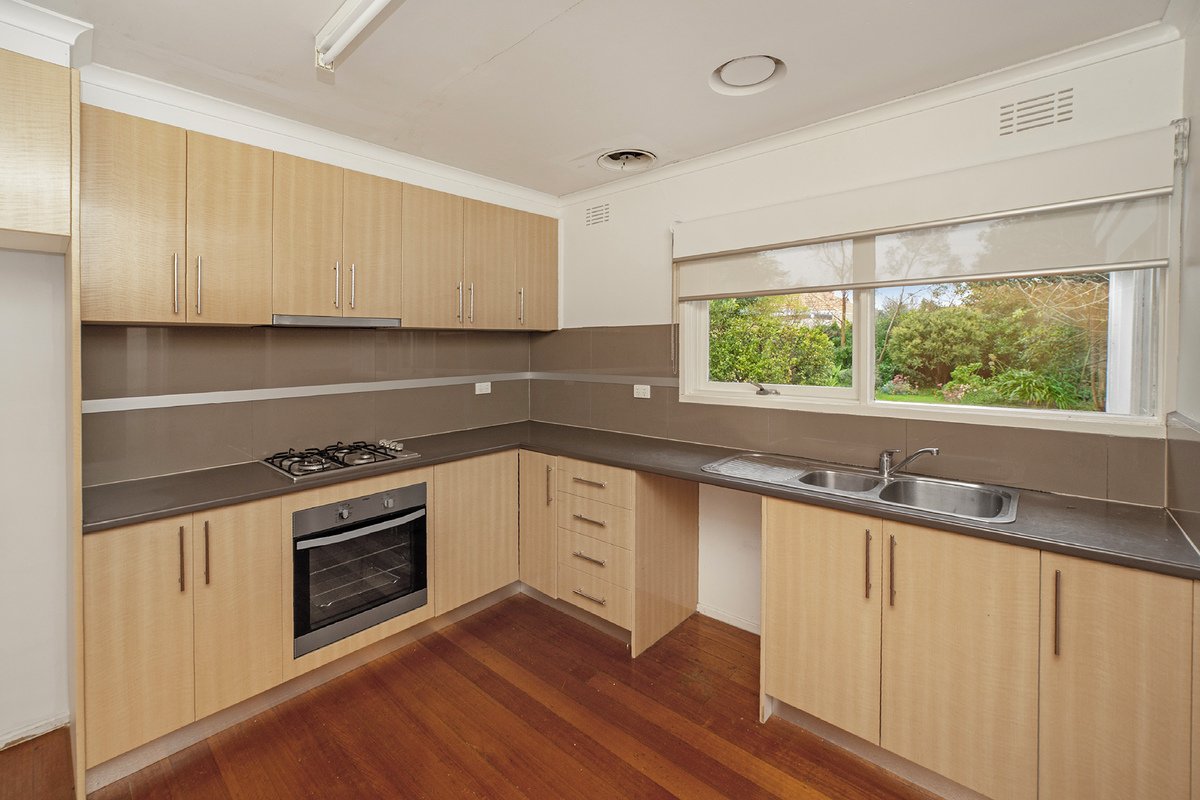 4 Strathmore Street Bentleigh - Residential for lease