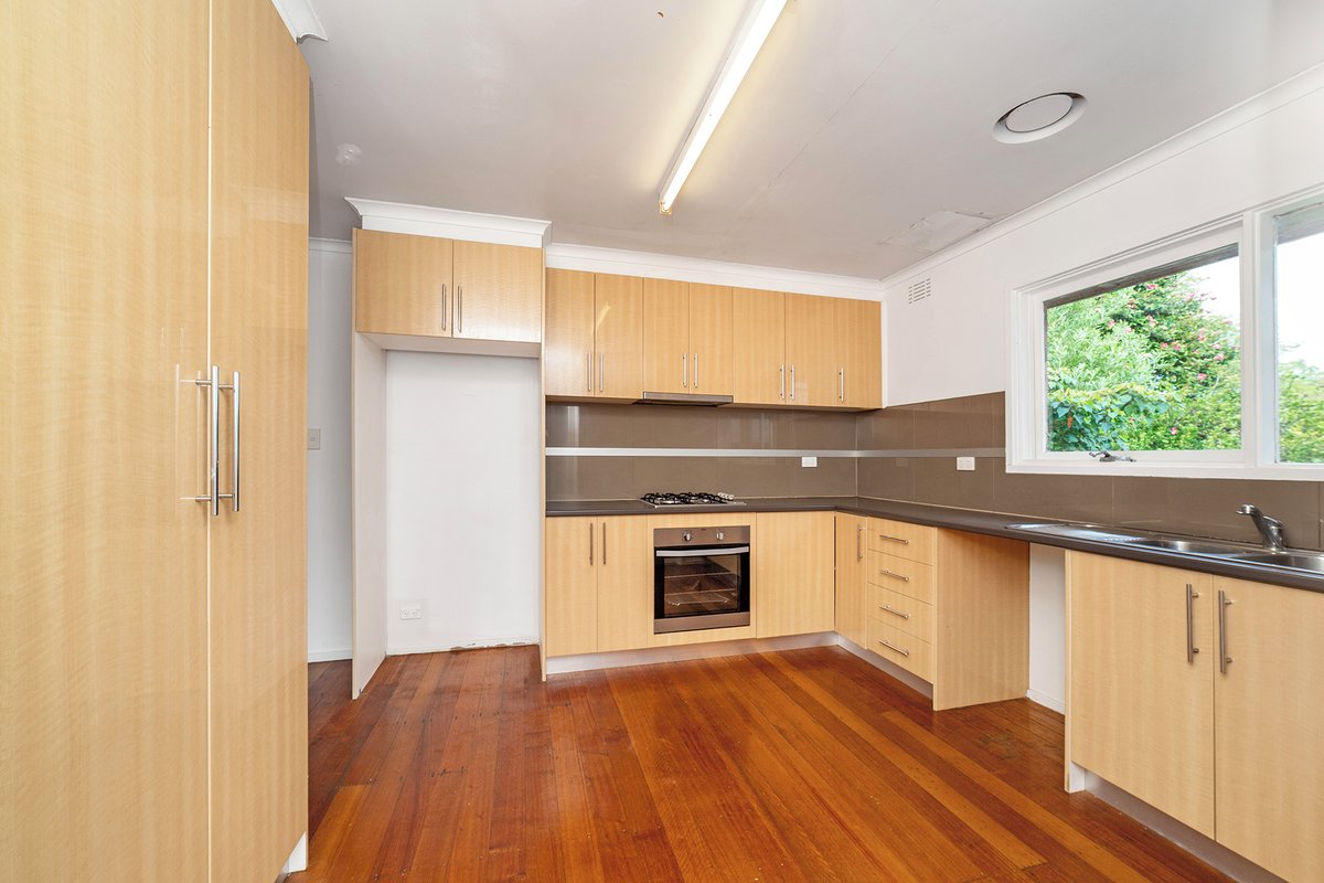 4 Strathmore Street Bentleigh - Residential for lease