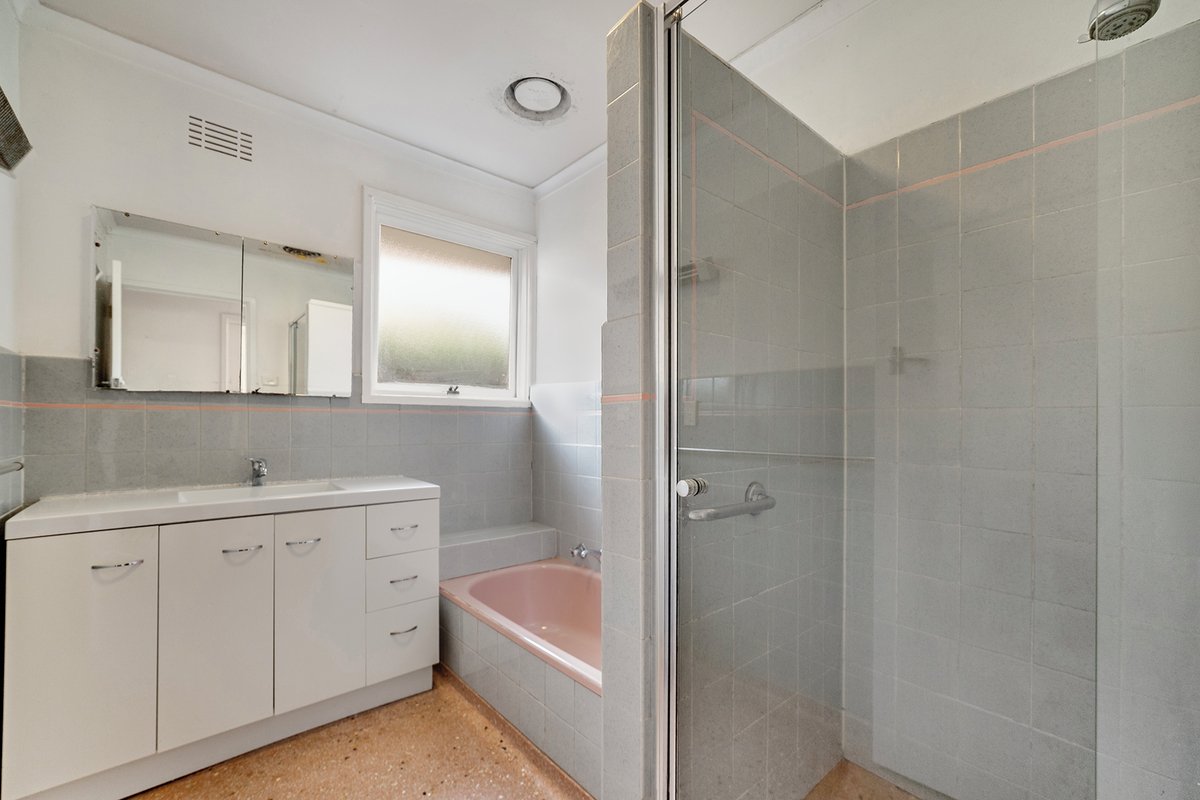 4 Strathmore Street Bentleigh - Residential for lease