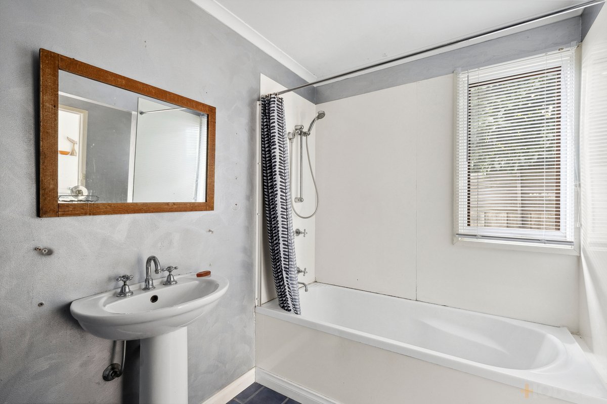 4 Teatree Close Ocean Grove - Residential for sale