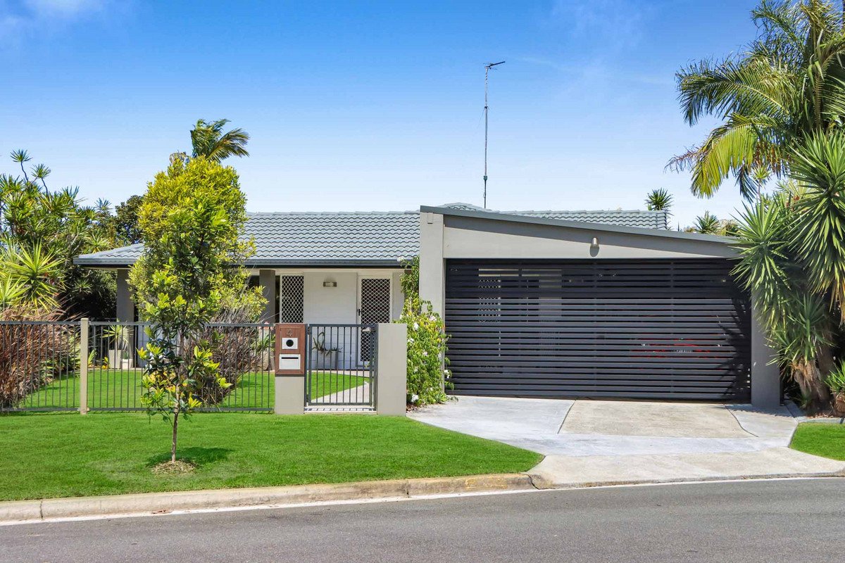 4 Violet Court, Miami QLD 4220