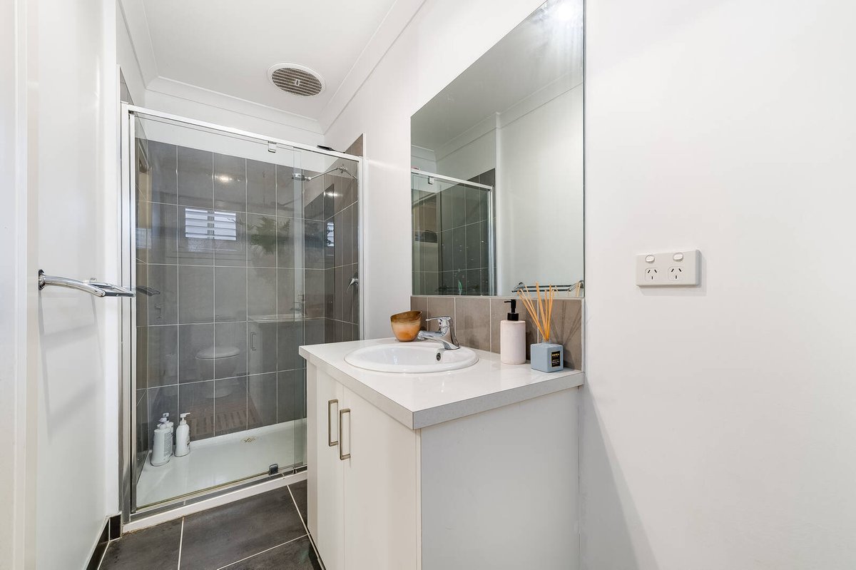 41 Chapman Drive Wyndham Vale - Residential for sale