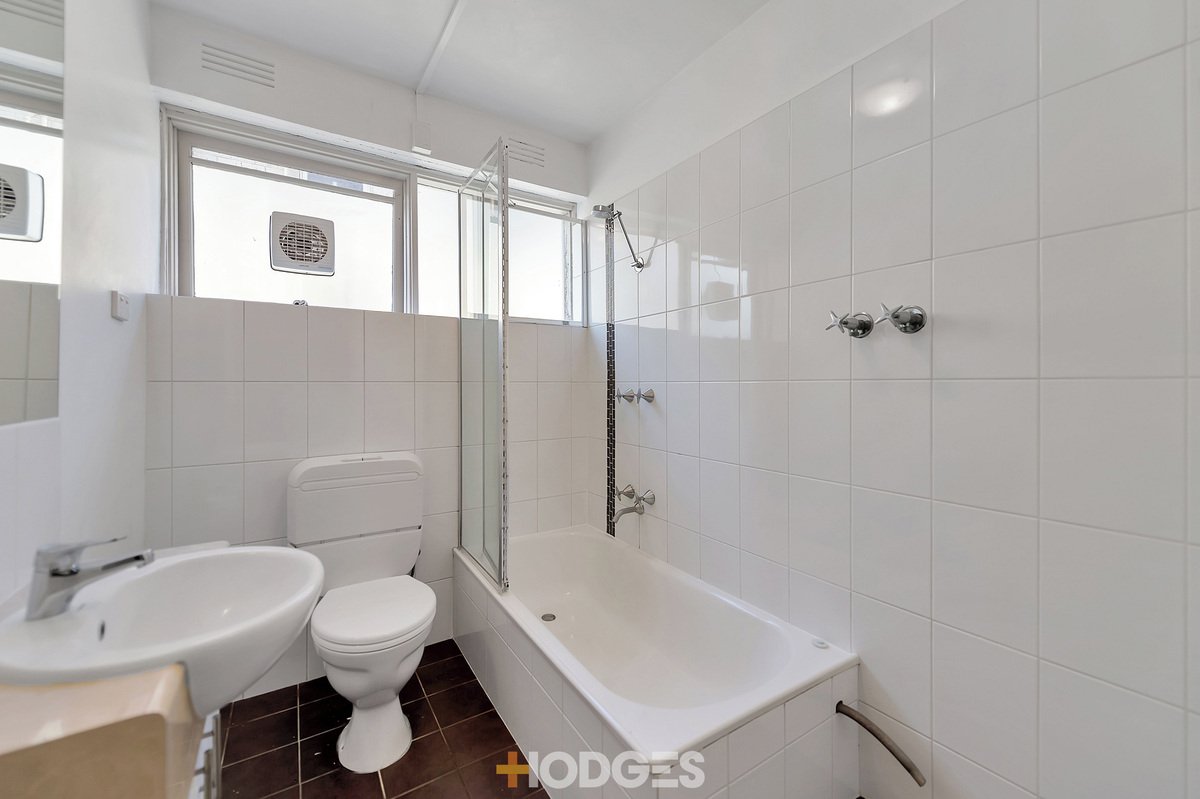 4 / 10 Spray Street Elwood - Residential for lease