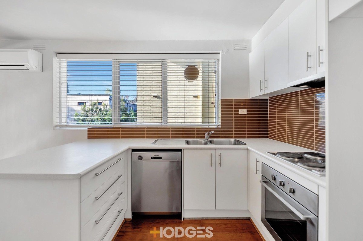 4 / 10 Spray Street Elwood - Residential for lease