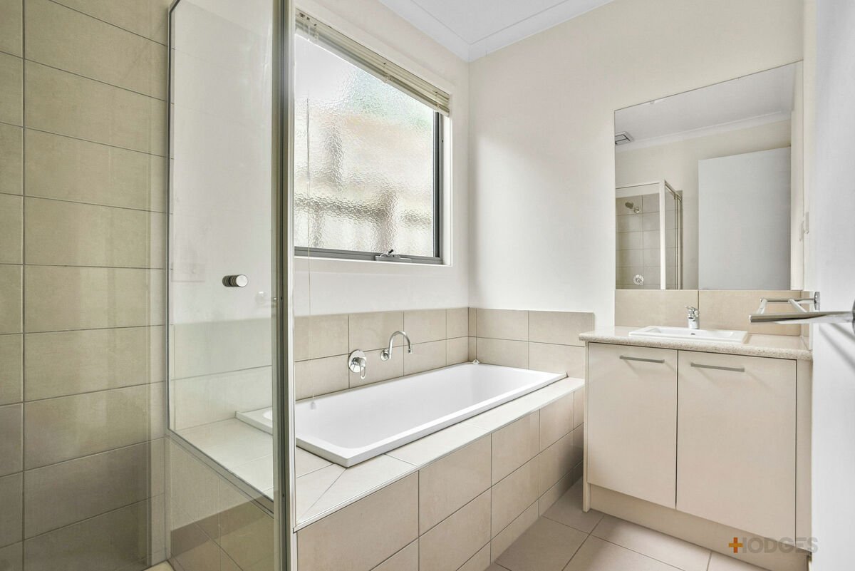 4 / 12 William Road Carrum Downs - Residential for lease