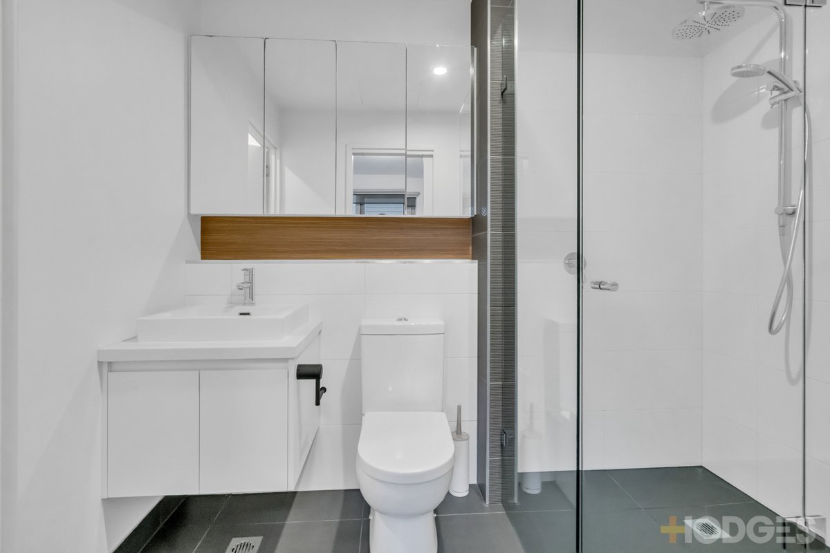 4 / 143 Nepean Highway Aspendale - Residential for sale