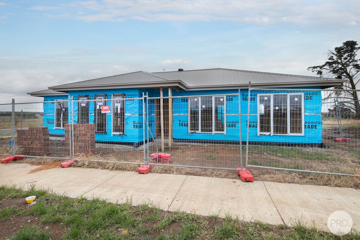 42 Crowther Drive, LUCAS VIC 3350
