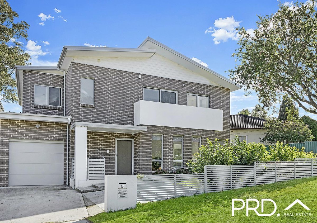 42 Harcourt Avenue, EAST HILLS NSW 2213