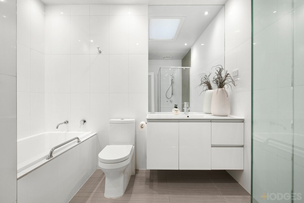 4 / 3 Oak Grove Brighton - Residential for sale