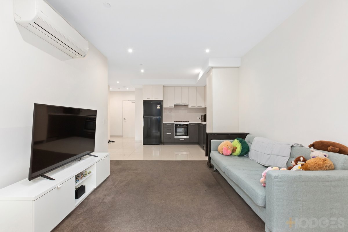 4 / 3 Sandbelt Close Heatherton - Residential for sale