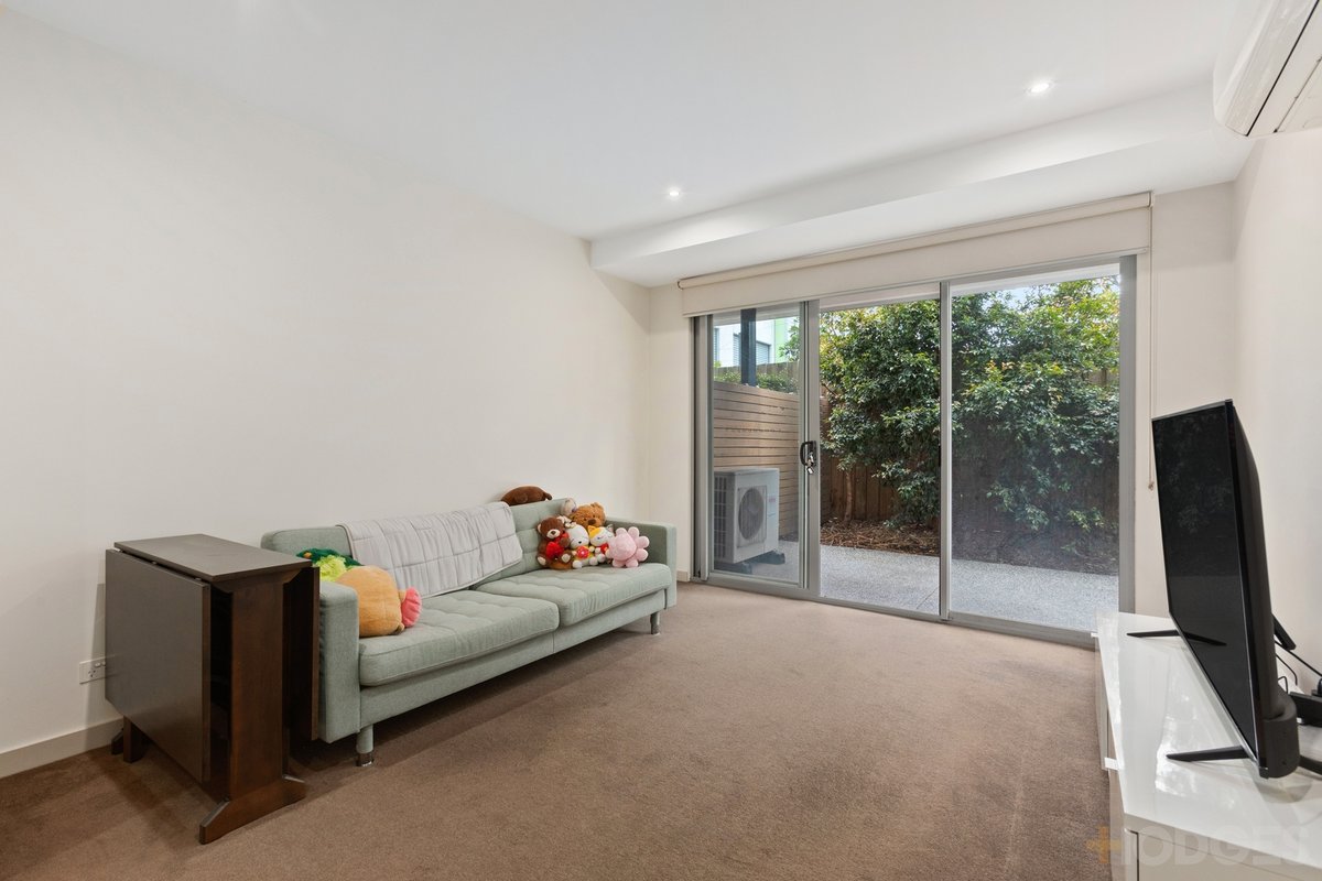 4 / 3 Sandbelt Close Heatherton - Residential for sale