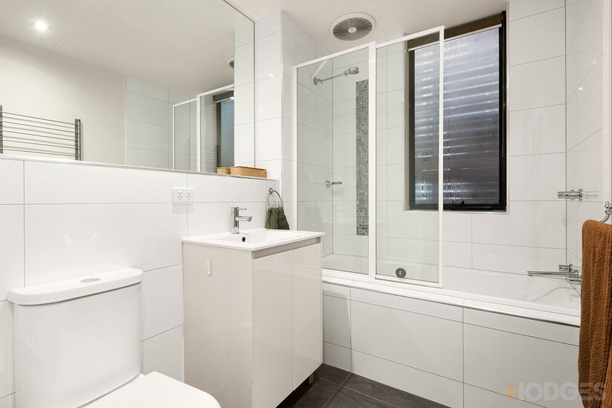 4 / 30 Selwyn Avenue Elwood - Residential for sale