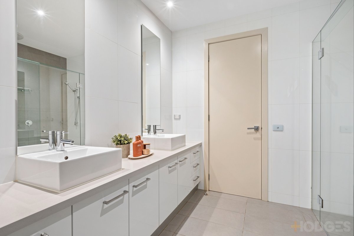 4 / 4 Beach Road Beaumaris - Residential for sale