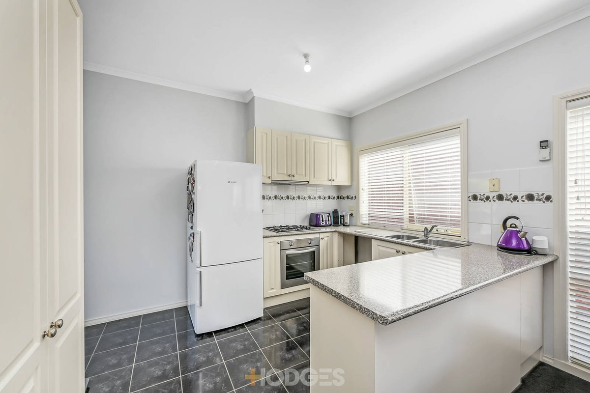 4 / 5 Kentucky Close Narre Warren - Residential for sale