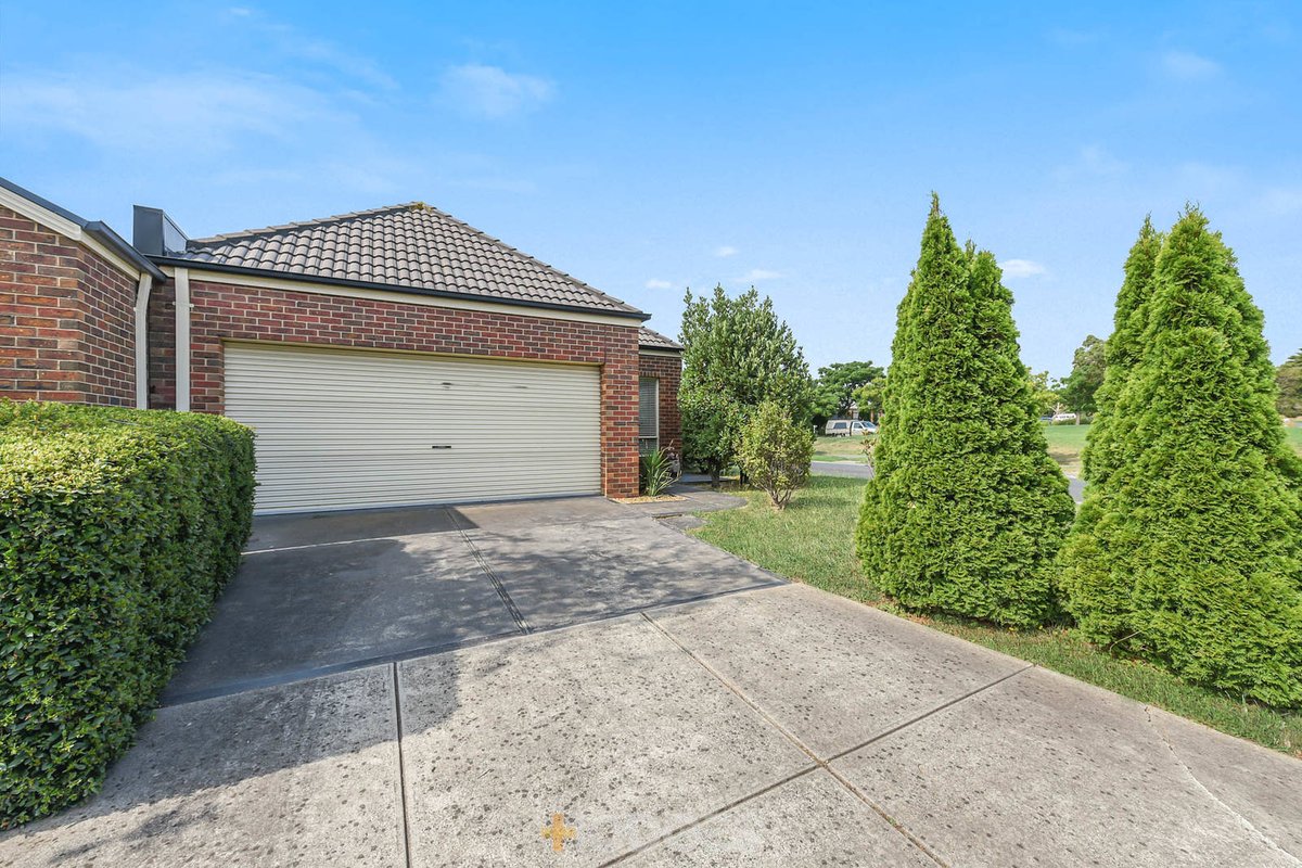 4 / 5 Kentucky Close Narre Warren - Residential for sale