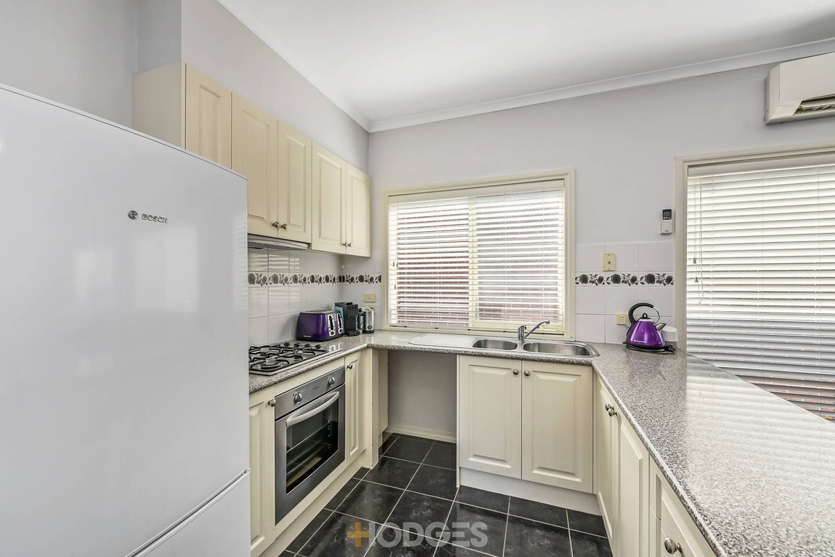 4 / 5 Kentucky Close Narre Warren - Residential for sale