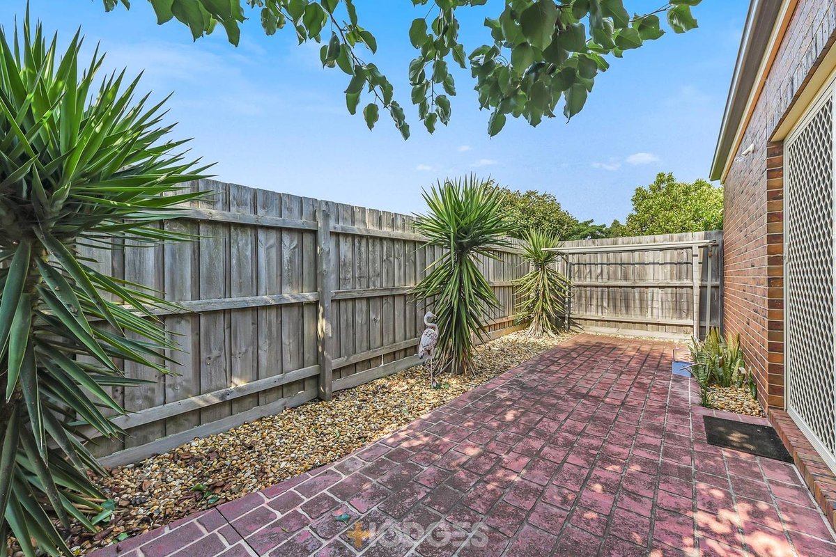 4 / 5 Kentucky Close Narre Warren - Residential for sale