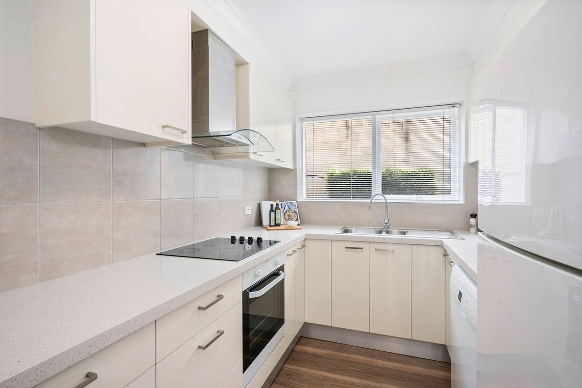 4 / 50 Eastern Beach Road Geelong - Residential for sale