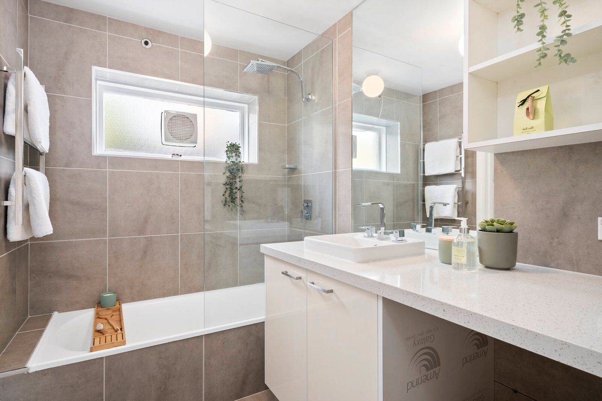 4 / 50 Eastern Beach Road Geelong - Residential for sale