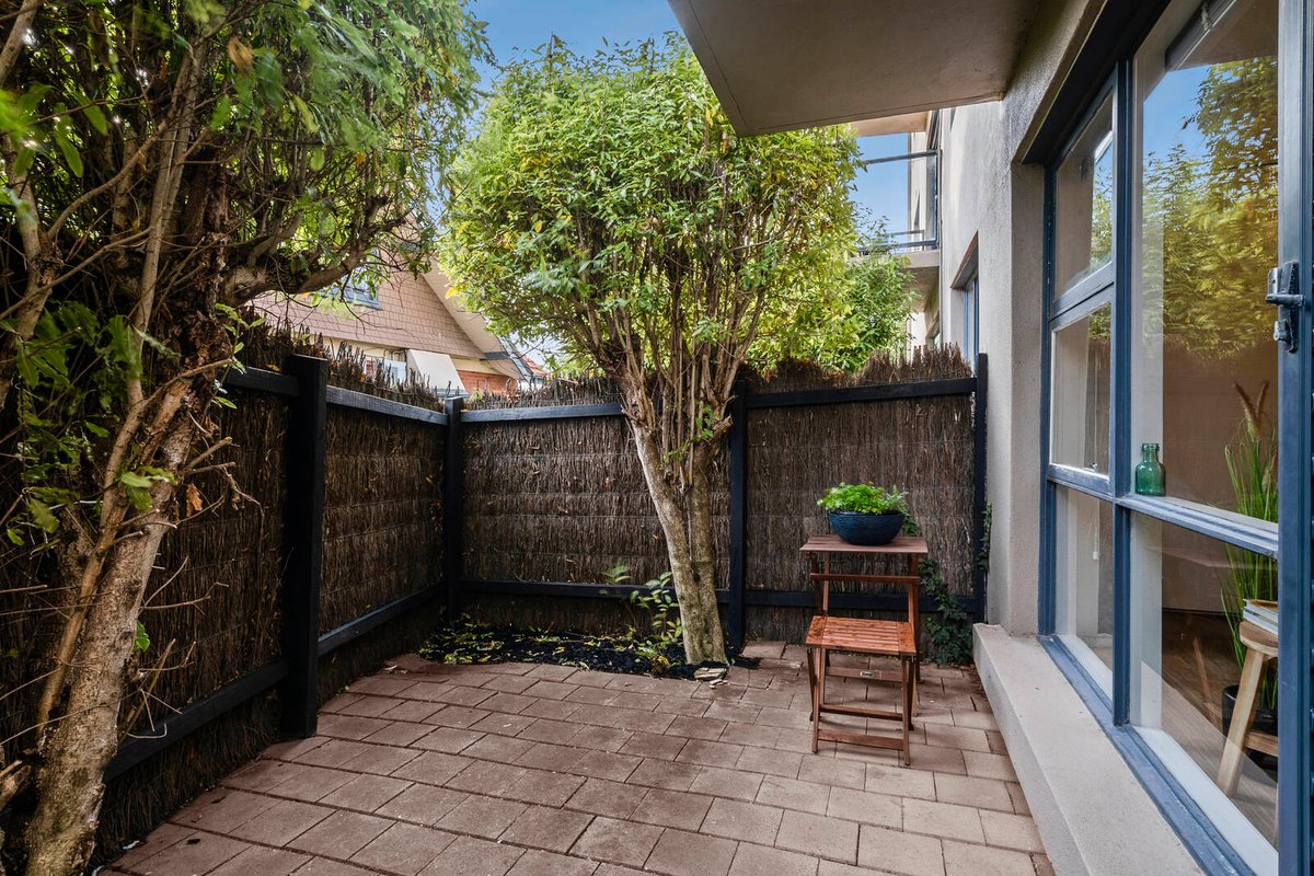 4 / 50 Eastern Beach Road Geelong - Residential for sale