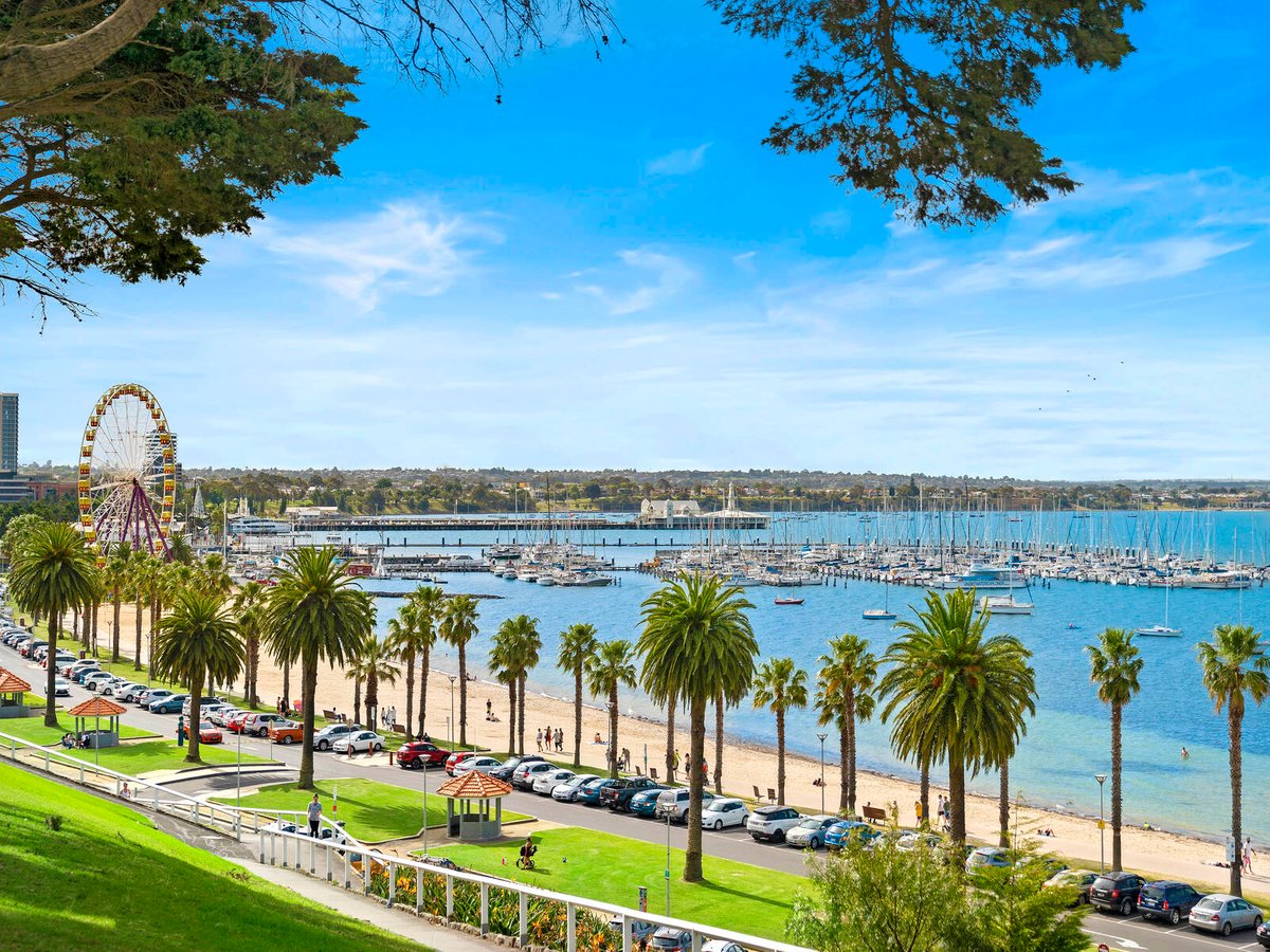 4 / 50 Eastern Beach Road Geelong - Residential for sale